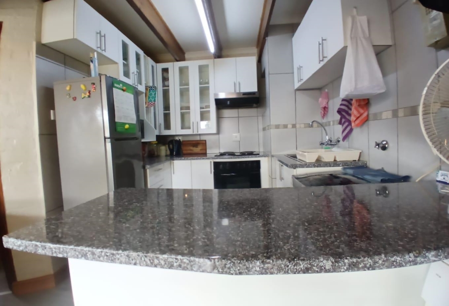 2 Bedroom Property for Sale in Heiderand Western Cape